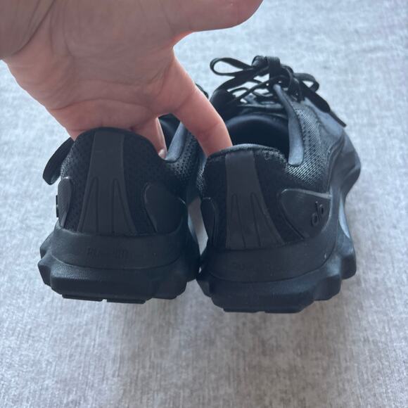 Alo Runner Shoes in Black - Picture 3 of 5